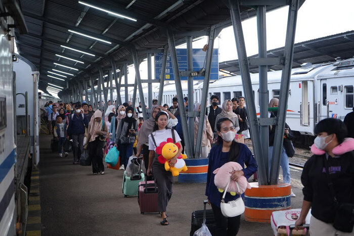 Prophet’s Birthday Holidays: 15,465 People Use Train, Kertapati Station Most Crowd