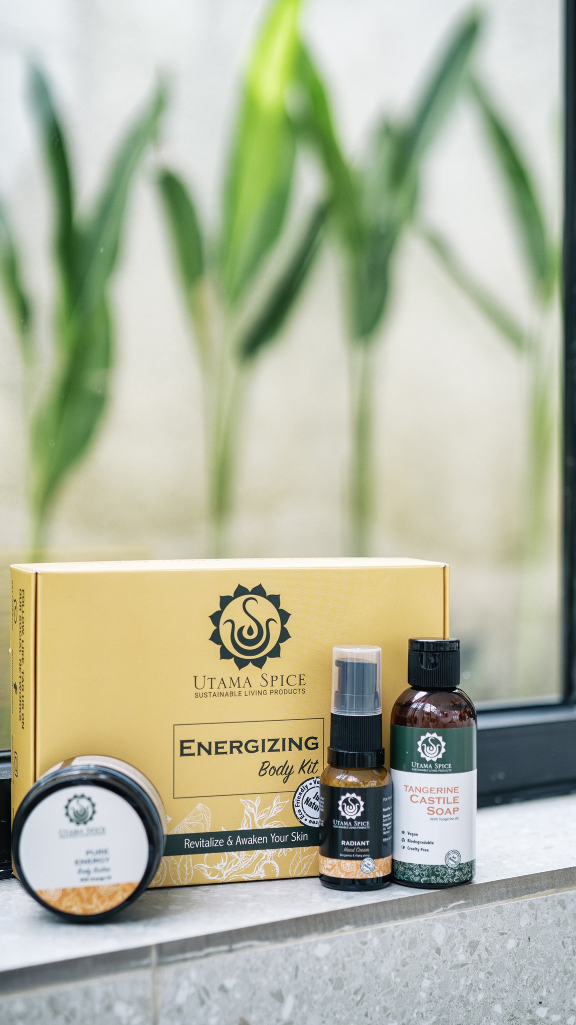 Meaningful End of Year Gift: Botanical Wellness Set from Utama Spice