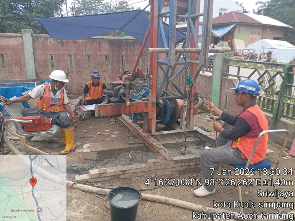 The Ministry of Public Works has distributed clean water again through drilled wells, restoring the lives and worship of Aceh Tamiang residents after the disaster