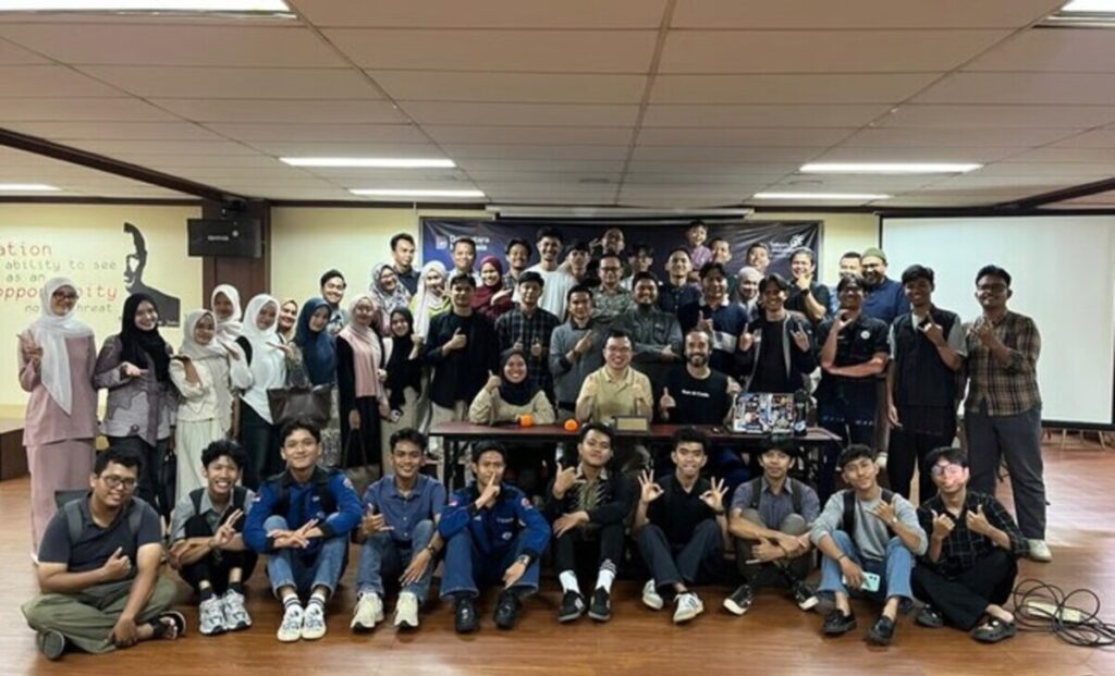 Presenting Global Speakers, Telkom AI Center Padang Discusses AI Tools for Remote Income